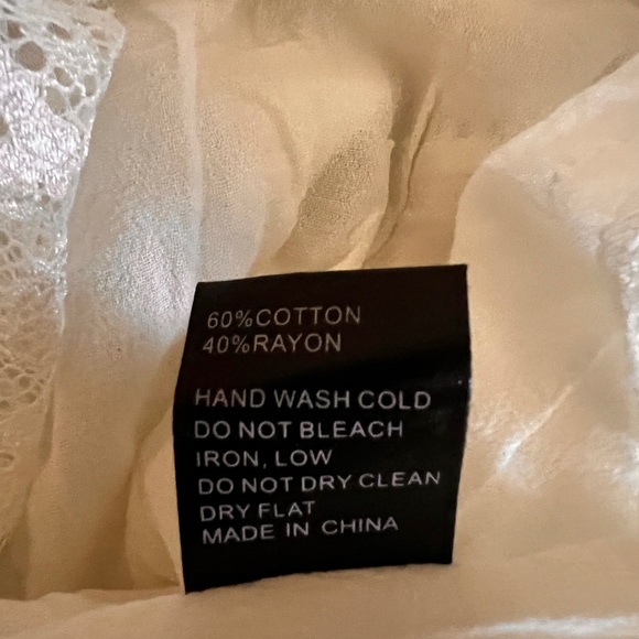 POL White/Silver Short Sleeve Blouse NWOT - Picture 4 of 6